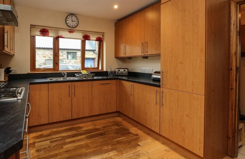 Torcastle Maison | SHEPHERDS REST, pet friendly, with open fire in Banavie