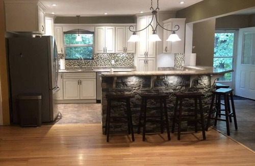 Strange Creek Maison | Shepherd’s View: A spacious House in Duck, WV. Now equipped with Starlink.
