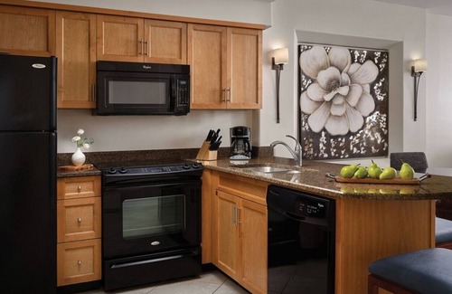 North Scottsdale Appartement | Sheraton Desert Oasis Villa a 1-bedroom apartment w/fully equipped kitchenette.