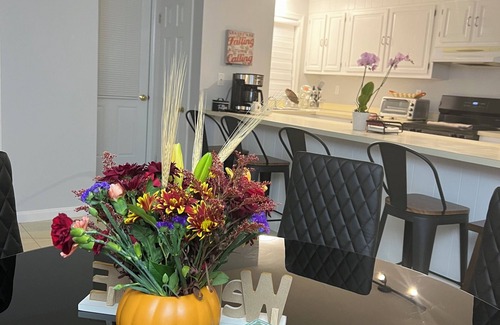 Marblehead Maison | Sherizee Home close to beach and 3 miles to Salem's Haunted happenings