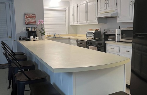 Marblehead Maison | Sherizee Home close to beach and 3 miles to Salem's Haunted happenings