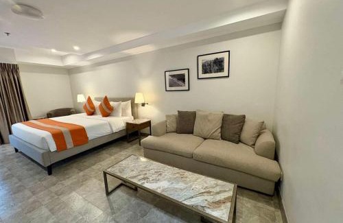 Malabanias Appartement | Sheryll Escapes - La Grande Phase 2, Grand Studio 708 on 7th floor with Balcony, Wifi & Netflix