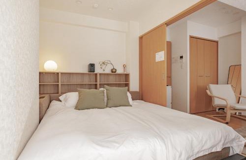Chinatown Appartement | SHIKA HOME 横浜中華街-高級ファミリー向けワイドキングベットホームシアター駅徒歩4分 長期滞在者向け定期清掃サービス Luxury Family Room with Home Theater 2m Large Bed 4min to Station