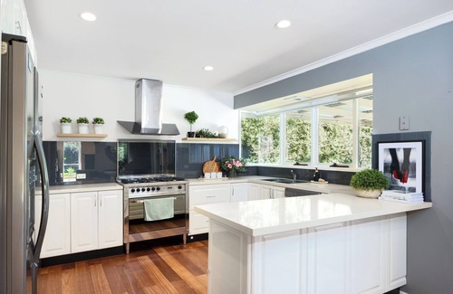 Carrum Downs Maison | SHINE Carrum Down Spacious Family Oasis With Heated Pool