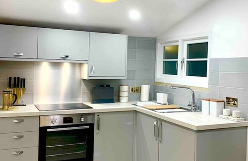 Redruth Chalet De Ski | SHINE CHALET - UNIQUE & COMFORTABLE ACCOMMODATION