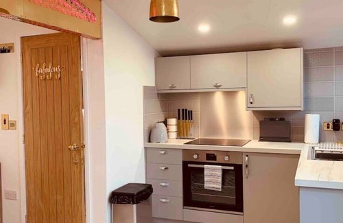 Redruth Chalet De Ski | SHINE CHALET - UNIQUE & COMFORTABLE ACCOMMODATION