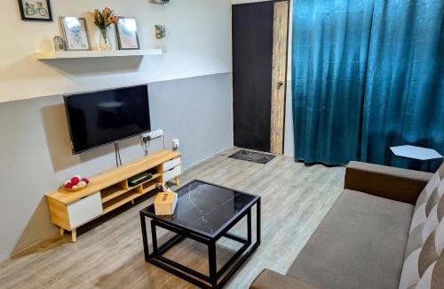 Taman Kota Masai Maison | Shines GuestHouse 3Br with Outdoor Chilling