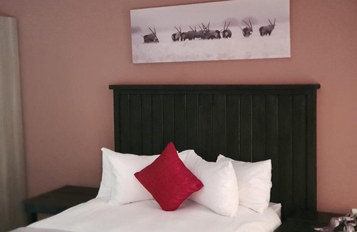 Rustenburg Cabine | Shinkelele Accommodation