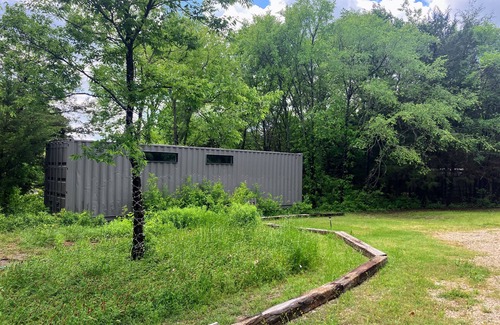 Elmo Cabine | Shipping Container Home with Waterfront View ✨ 45 min from Dallas