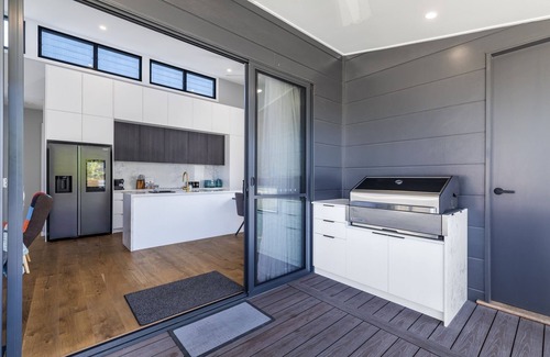 Marks Point Maison | Shiraz at Marks Point: Lovely 2-Bed Villa