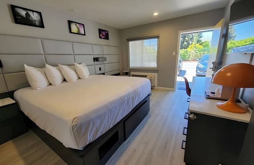 Newhall Station Balnéaire | Shopping Spree at Westfield Valley Fair Shopping Mall and Santana Row! Parking