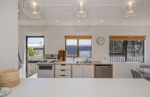 Whangamata Maison | Shore Beats Work - Whangamata Holiday Home