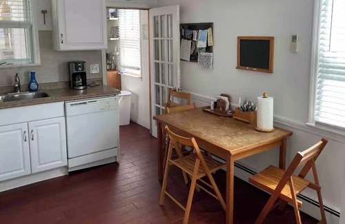 Strathmere Maison | Shore cottage steps away from warm sandy feet