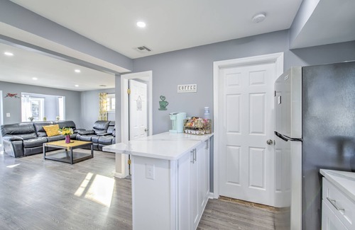 Keansburg Maison | Shore house Family Vacation Home, NJ Pet Friendly, 5-min walk to the theme park!