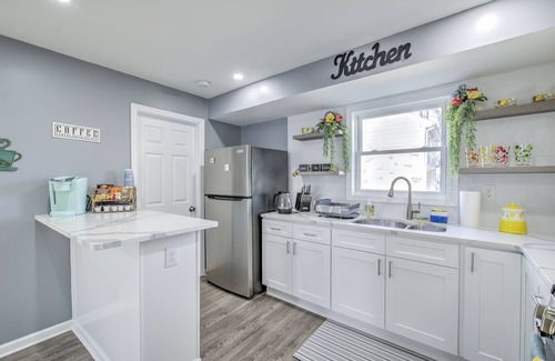 Keansburg Maison | Shore house Family Vacation Home, NJ Pet Friendly, 5-min walk to the theme park!