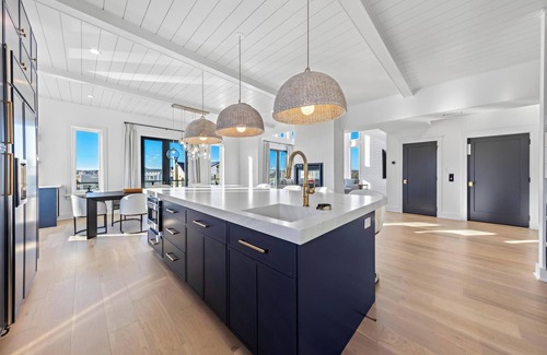 Somers Point Maison | Shore House, Swimming Pool, 6 Bds, 7 Baths, 2 Car Garage, Roof Decks, etc.