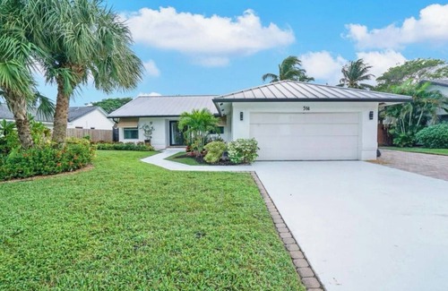 Lake Ida Shores Appartement | Shore & More — 5BR home in the Heart of It All
