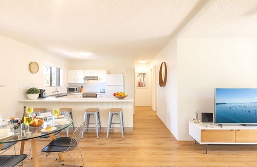 Nelson Bay Appartement | Shoreline, 9 1 Intrepid Cl - 200m to Shoal Bay beach and wifi