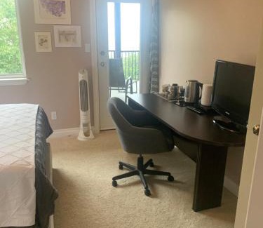 West Porpoise Bay Maison | Shoreside Private room