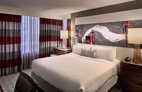 Center City West Station Balnéaire | Short Drive to Rosenbach Museum! Downtown Location, Pool, Pets are Allowed!