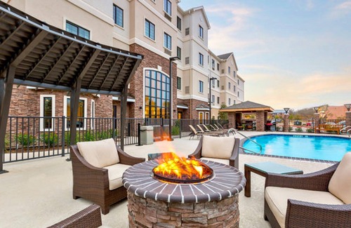 College Station Appartement | Short Drive to Texas A&M | Outdoor Pool + Business Center + Fitness Center