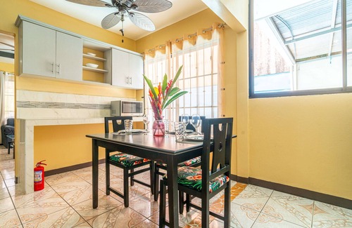 Parrita Maison | Short drives to two amazing beaches-Palo Seco+Playa Bandera, walk to shopping