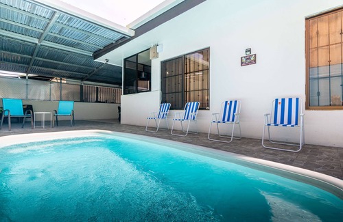 Parrita Maison | Short drives to two amazing beaches-Palo Seco+Playa Bandera, walk to shopping
