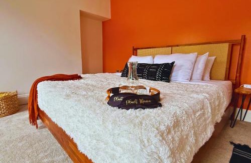 Victorian Village Maison | Short North Convention King Bed Free Parking!