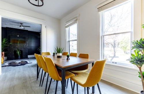 Victorian Village Maison | Short North Convention King Bed Free Parking!