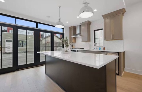 Weinland Park Maison | Short North Convention Free Parking King Bed