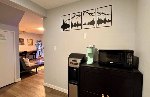 Calgary Appartement | Short or Long Term | Pet Friendly | Dog Park | King Bed | Laundry | Wifi