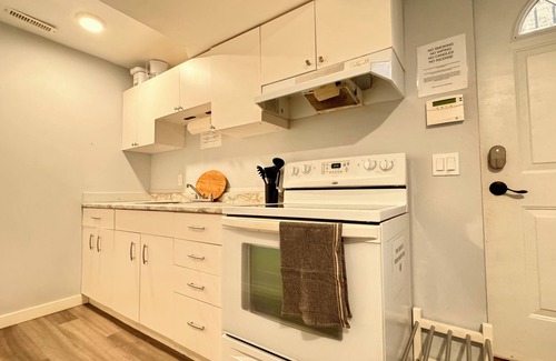 Calgary Appartement | Short or Long Term | Pet Friendly | Dog Park | King Bed | Laundry | Wifi