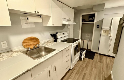 Calgary Appartement | Short or Long Term | Pet Friendly | Dog Park | King Bed | Laundry | Wifi