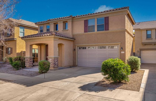 Queen Creek Maison | Short or Longer Stays! Spacious Chic Downtown Retreat w/ Community Pool