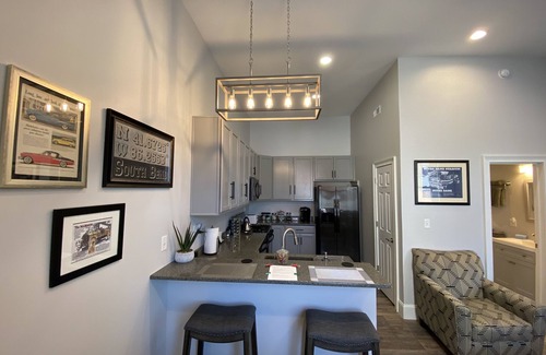 South Bend Appartement | Court séjour près de Notre Dame parfait pour les week-ends de football ou les voyages d'affaires.
