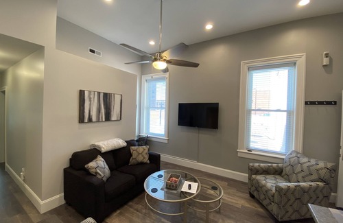 South Bend Appartement | Court séjour près de Notre Dame parfait pour les week-ends de football ou les voyages d'affaires.