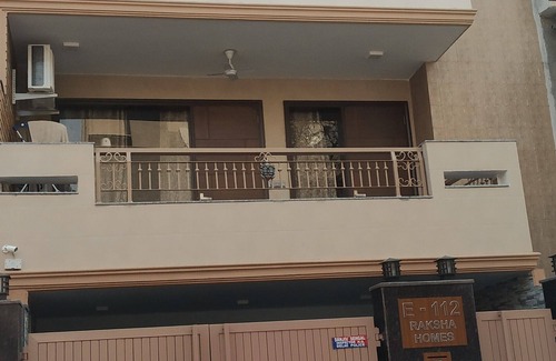 Saket Maison | Short Stay In Saket (2BHK Near Max with LIFT)