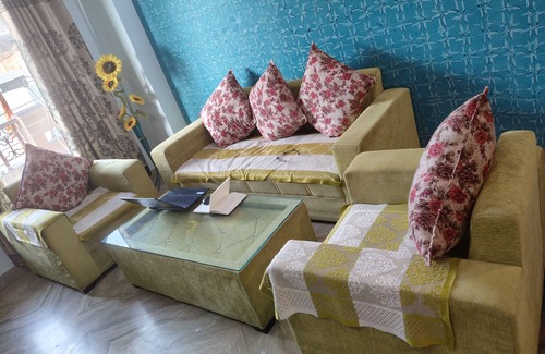 Saket Maison | Short Stay In Saket (2BHK Near Max with LIFT)