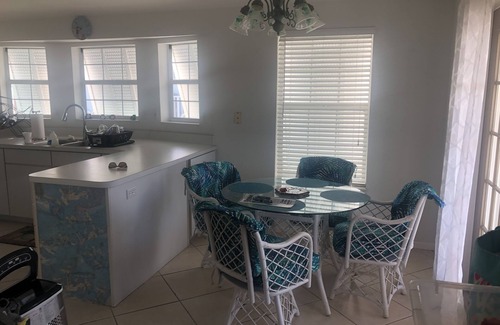 Cutthroat Harbor Estates Maison | SHORT TERM RENT WITH 10k BOAT LIFT Avail from 5/1/2025 for 5-6 months