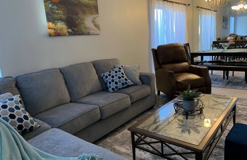 Saddlebrooke Maison | Short Walk to Activity Center and pool with beautiful yard - pet friendly!!