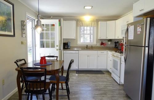 Campground Landing Cottage | À quelques pas de la plage du camping ou de l'accès à la baie privée! Nouvel intérieur!
