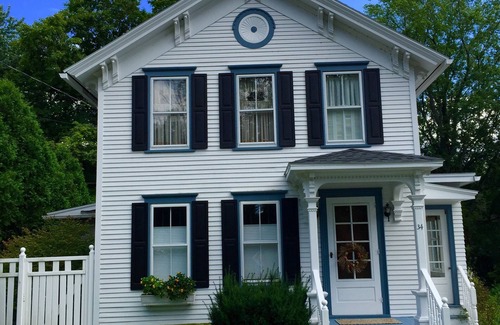 Skaneateles Historic District Maison | Short walk to restaurants and lake front parks.