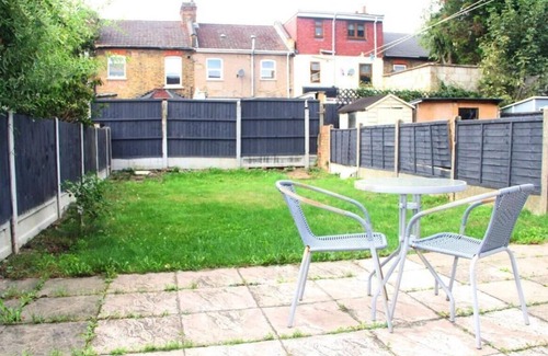 Mayfield Maison | Shortlet Express 3bed,2 baths,12 mins to Stratford