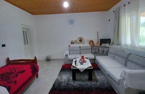 Sakës Maison | Shpija E AMEL (Sweet Guest House)
