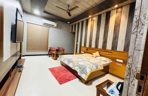 Mayapur Maison | Shreshth Home Stay - Best Family Accommodation - 3km from Har Ki Pauri, Haridwar, Uttarakhand