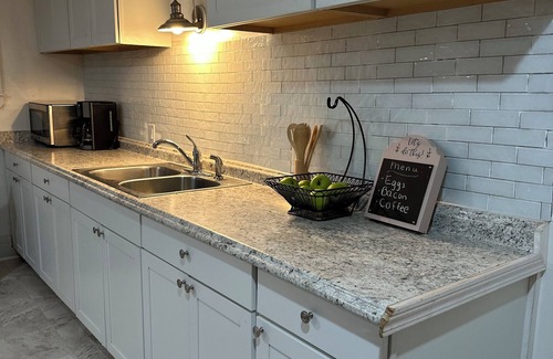 Shreveport Maison | Shreveport Work, Play, Stay, Sleeps 7, With 2bedrooms, 2 Full Bathrooms