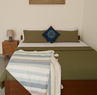 Dig Maison | Shri Radha Madhav Athiti Bhawan AC Rooms Near Punchi Ka Lautha Temple