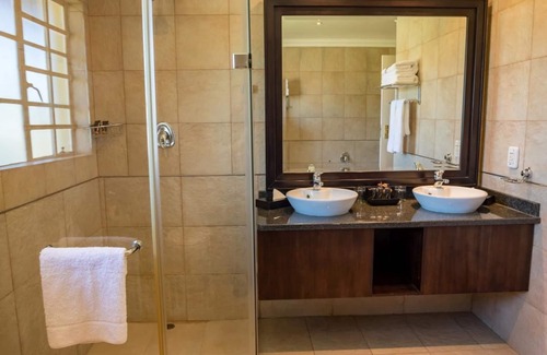 Greater Johannesburg Metropolitan Area Cabine | Shumba Valley Lodge