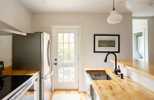 Manayunk Cottage | Shurs Lane Cottage, EV Charging, Free Parking, in the heart of Manayunk