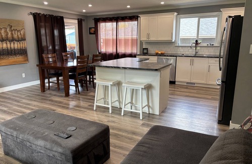 Canoe Maison | Shuswap Serenity Shuswap Lake, Canoe B.C.